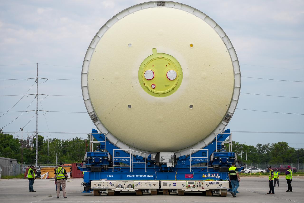 Move crews at NASA’s Michoud Assembly Facility in New Orleans move the liquid oxygen tank into final assembly production area on Aug. 27, 2025. There, it will undergo integration of the forward dome by SLS (Space Launch System) prime contractor, Boeing. Eventually, the liquid oxygen tank will be moved back to the high bay where it will be mated with the intertank and forward skirt to complete the forward join of the Artemis III core stage. The propellant tank is one of five major elements that make up the 212-foot-tall rocket stage. The core stage, along with its four RS-25 engines, produce more than two million pounds of thrust to help launch NASA’s Orion spacecraft, astronauts, and supplies beyond Earth’s orbit and to the lunar surface for Artemis.